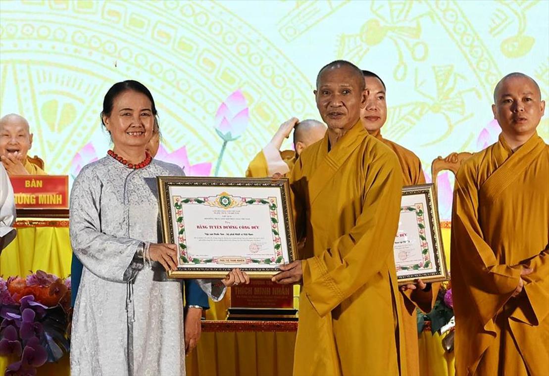 truyen-thong-phat-giao-viet-nam-sau-15-nam-tu-tin-phat-su-den-ket-noi-cong-dong_nguoiphattu_com_nhu luc pham ngoc son  (87).jpg